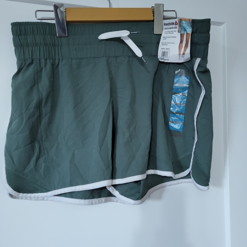 NEW Reebok woman short, size XL